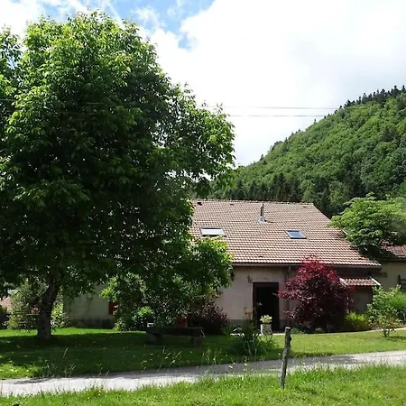 De La Mesange Semesterbostad