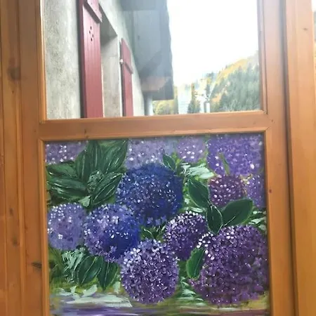 De La Mesange بيت للعطل *